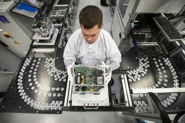 Si pudiera volver a elegir, el 81% de los trabajadores chilenos estudiaría una carrera ligada a ciencia y tecnología