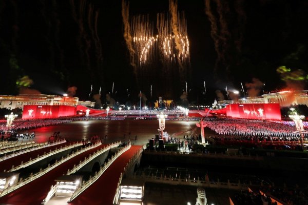 Hasta 15.000 soldados marcharon por el centro de la emblemática plaza de Tiananmen. Fotos: Reuters.