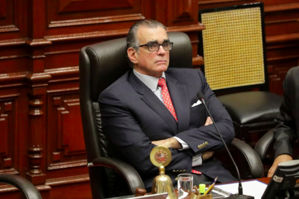 Perú: presidente del Congreso rechazó suceder a Aráoz