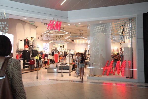 Díganle a H&M que la gente no compra... Ventas de la tienda sueca en Chile subieron 32%