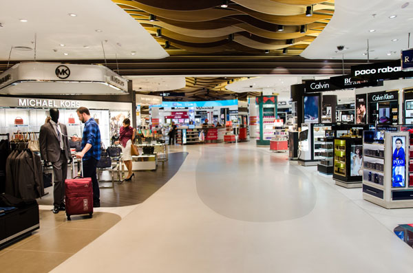 Mayor operador mundial de duty free prepara ofensiva por licitación del Aeropuerto de Santiago