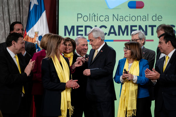 La campaña “Elige el Amarillo” para promover los medicamentos bioequivalentes marcó el sello del anuncio del gobierno. Foto: Presidencia