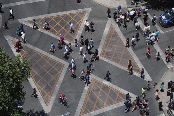 Ingresos laborales se aceleran en agosto impulsado por el sector público