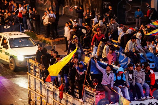 Máxima tensión en Ecuador: Moreno traslada Gobierno a Guayaquil y culpa a Correa de golpe de Estado