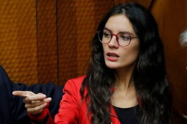 Camila Vallejo critica al gobierno por mesa técnica: "Se enredan e improvisan"