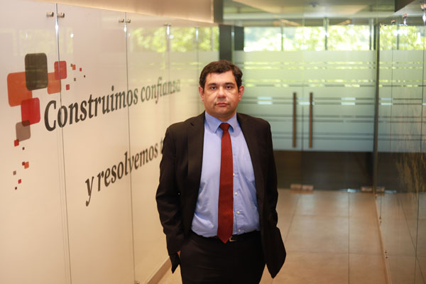 Marco Serón, director del Centro de Inteligencia Artificial y Analítica Aplicada de PwC Chile. Foto: Julio Castro