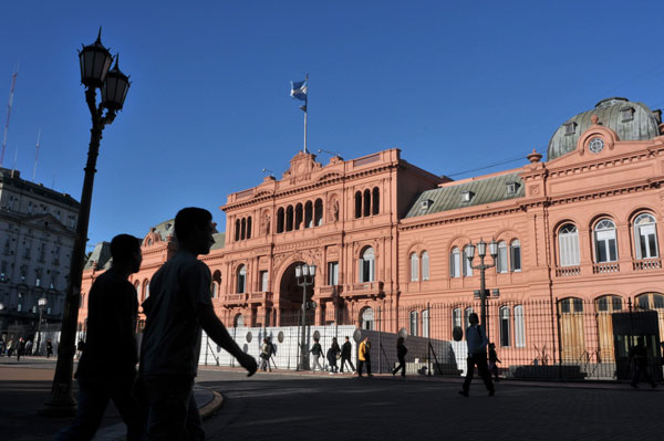 Las encuestas siguen apuntando al triunfo de la oposición en los comicios del 27 de octubre. Foto: Bloomberg