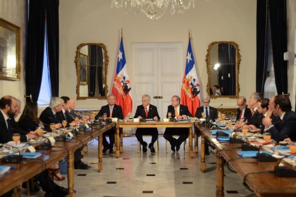 Piñera da un plazo de ocho semanas a mesa técnica para elaborar propuestas sobre reducción de la jornada laboral