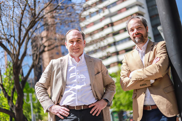 Uno de los socios y fundadores de la empresa, Pablo González, y el gerente general de la inmobiliaria, Rafael Bennett. Foto: Julio Castro