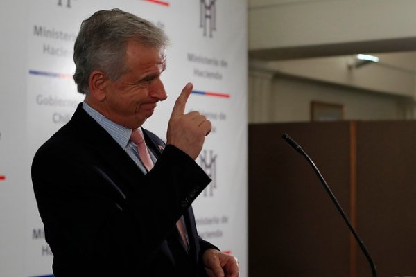 Larraín celebra acuerdo pero advierte que hay que tener una "dosis de escepticismo"