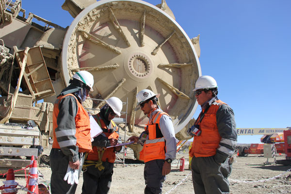 En la minería un trabajador se movería por un 7% más de sueldo. Hace un año, era un 9%. Foto: Codelco