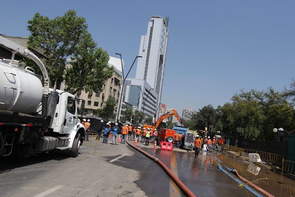 Justo ayer se produjo también una rotura de matriz en Providencia. Foto: Agencia Uno