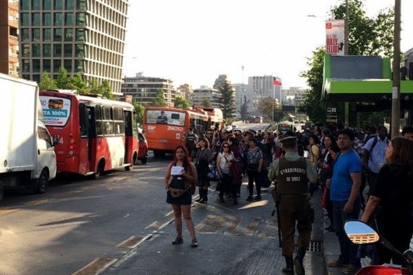 <p>Ministerio de Transportes refuerza sistema con 300 buses ante paralización de líneas de Metro</p>