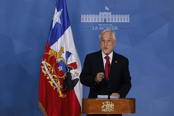 Presidente Piñera anuncia suspensión del alza del Metro