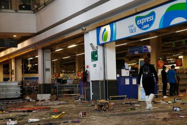 Walmart registra 125 locales saqueados en el país y pide urgente ayuda a las autoridades: "la situación es dramática"