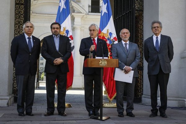 Piñera tras reunión con poderes del Estado: "La democracia tiene que defenderse usando todos los instrumentos para combatir a quienes quieren destruirla"