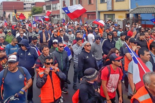 Trabajadores portuarios en paro: exigen término inmediato del Estado de Emergencia