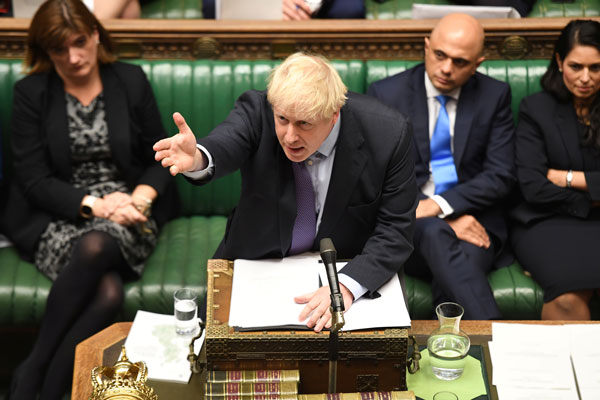 De dulce y agraz para Boris Johnson: Parlamento aprueba su acuerdo de Brexit, pero no le da fast track para ratificarlo