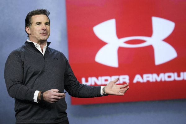 Fundador de Under Armour deja el cargo de CEO tras 23 años
