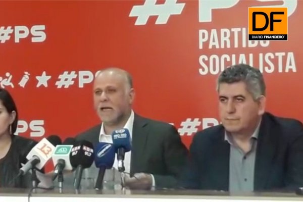 <p>Ahora en DF: PS presenta las razones de no ir a reunión con Piñera</p>