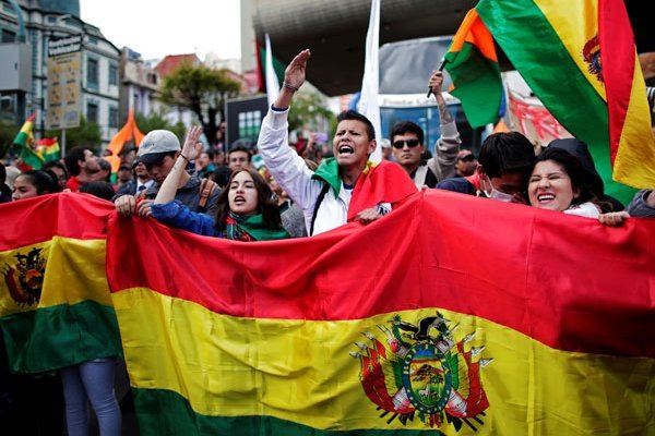 <p>Bolivianos protestaron por segundo día consecutivo en contra del cómputo oficial. Foto: Reuters</p>