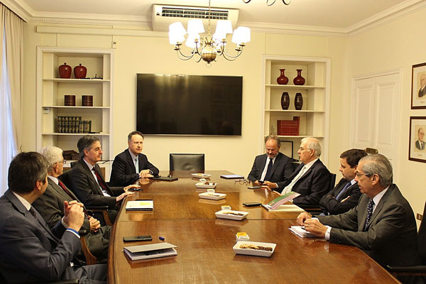 Gremios empresariales se reunieron a las 8 hrs. en las dependencias de la CPC.