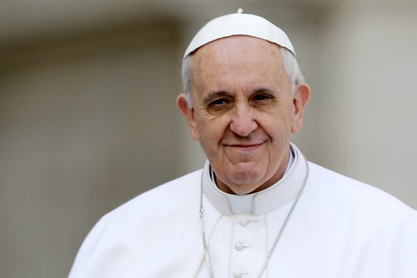 Papa Francisco llama a Chile a encontrar soluciones y establecer diálogo