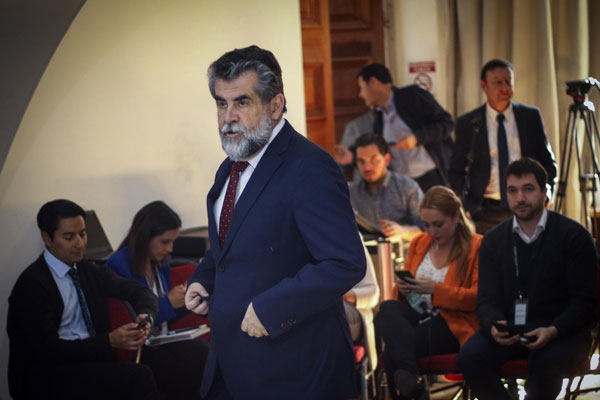 Aterrizaje de anuncios y DD.HH marcan jornada en La Moneda