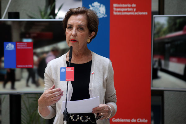 La ministra de Transportes, Gloria Hutt. Foto: Agencia Uno