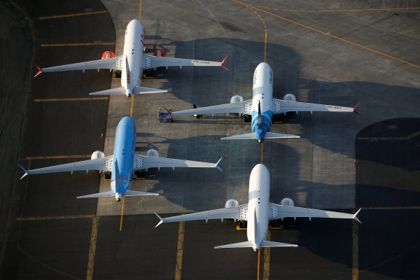 Ganancias de Boeing se hunden 53% por los costos de tener al 737 MAX fuera de servicio