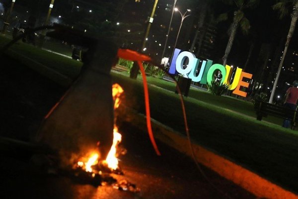 Los incidentes en Iquique dan cuenta de 20 personas heridas. Foto Agencia Uno.