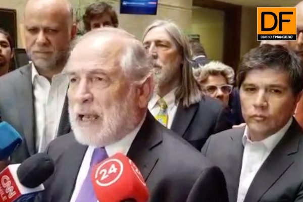 <p>Ahora en DF: Senadores socialistas respecto a los anuncios de Piñera "está lejos de constituir bases de un acuerdo nacional"</p>