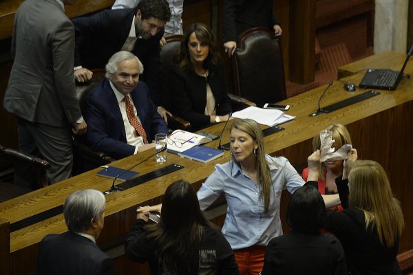 La sesión debía terminar a las 13 horas, pero se prolongó hasta pasadas las 4 de la tarde. Foto: Agencia Uno