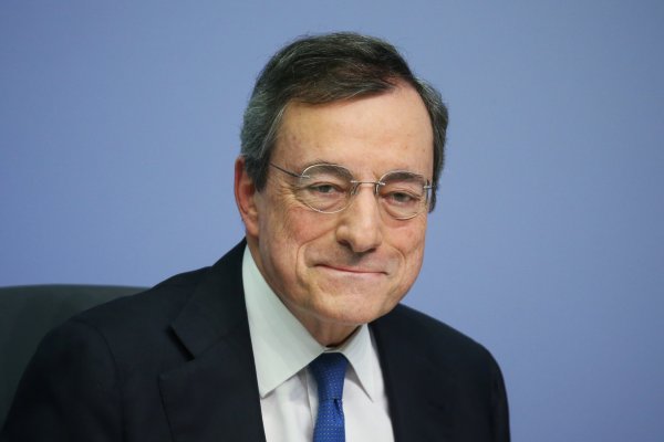 Draghi da última conferencia como presidente del BCE y ofrece sombría visión de la economía