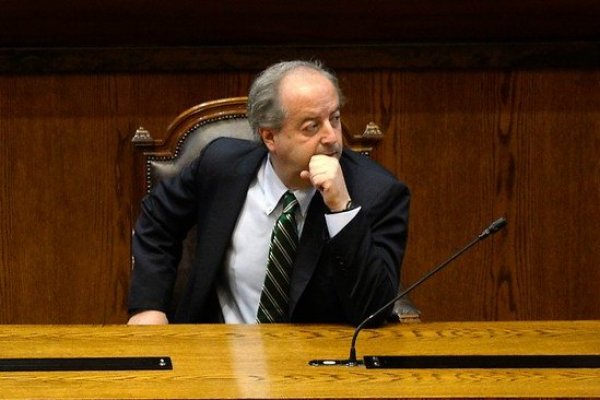 <p>Monckeberg asegura disposición para conversar con Vallejo por proyecto de 40 horas</p>