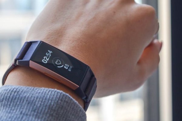 Matriz de Google negocia compra de fabricante de dispositivos Fitbit