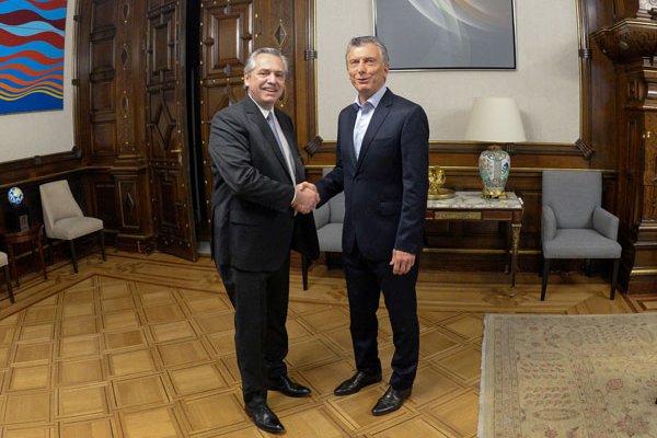 El presidente Mauricio Macri se reunió con ell mandatario electo, Alberto Fernández, para definir el cambio de gobierno. Foto: Reuters