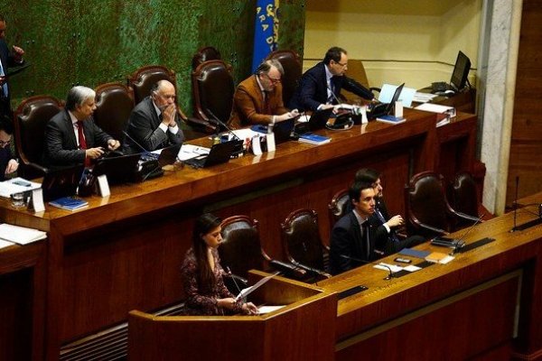 Con 72 de 155 diputados inició hoy la sesión de la Cámara