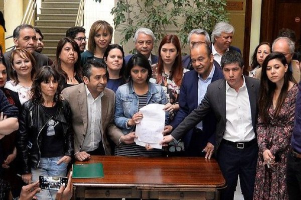 La oposición cierra filas tras acusación constitucional contra Chadwick