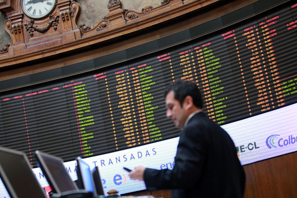 Se extiende período de tensión en la bolsa con rescates de fondos mutuos de inversionistas retail