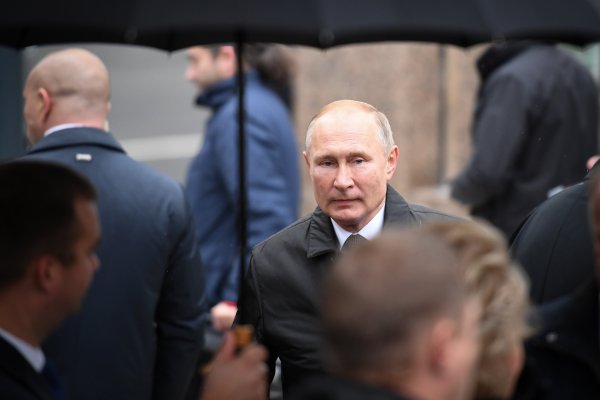 En Rusia aseguran que la ausencia de Putin a la APEC no es por las protestas