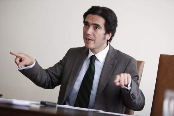 Gobierno se abre a revisar reintegración tributaria tras reunión con la oposición