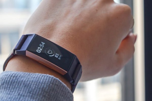 Google compra Fitbit por US$ 2.100 millones para competir en negocio de relojes inteligentes
