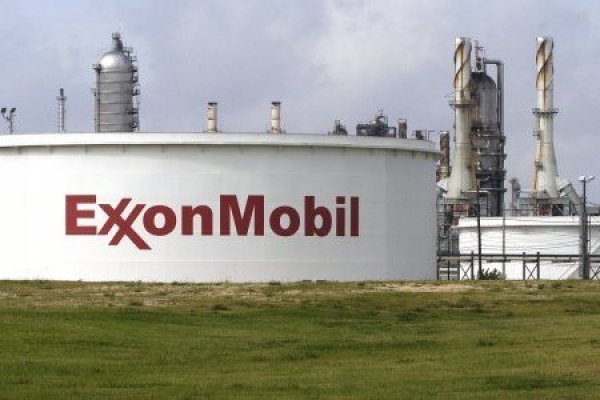 Exxon y Chevron sufren fuerte caída en ganancias debido a desaceleración económica