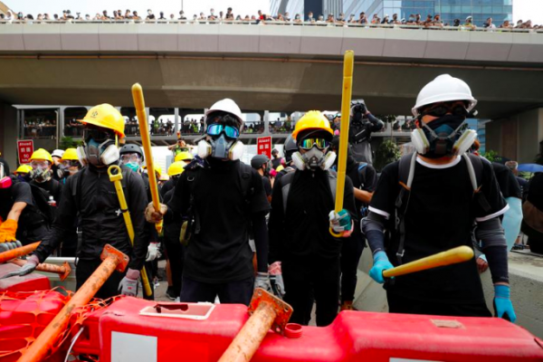 Recrudecen las manifestaciones violentas en Hong Kong tras 5 meses de protestas