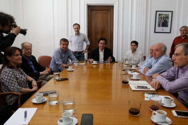 Ministro de Hacienda se reúne con economistas para abordar situación del país