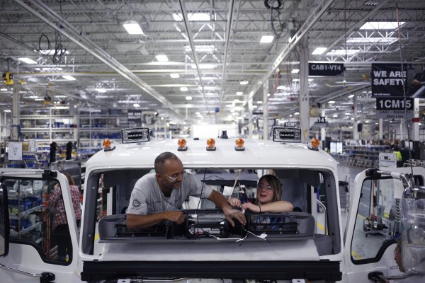Pedidos a fábricas y gasto de empresas en equipamiento caen en EEUU en septiembre