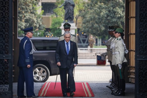 Piñera está dispuesto a discutir cambios a la constitución y asegura continuidad en su mandato