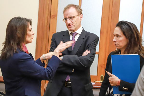 Los defensores Nicole Nehme (Walmart), José Miguel Gana (SMU) y Lorena Pavic (Cencosud).