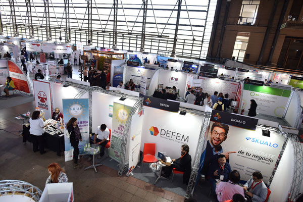 Ayer se realizó la 6° Feria de Emprendimiento Asech en la Estación Mapocho. Foto: Ferias Asech